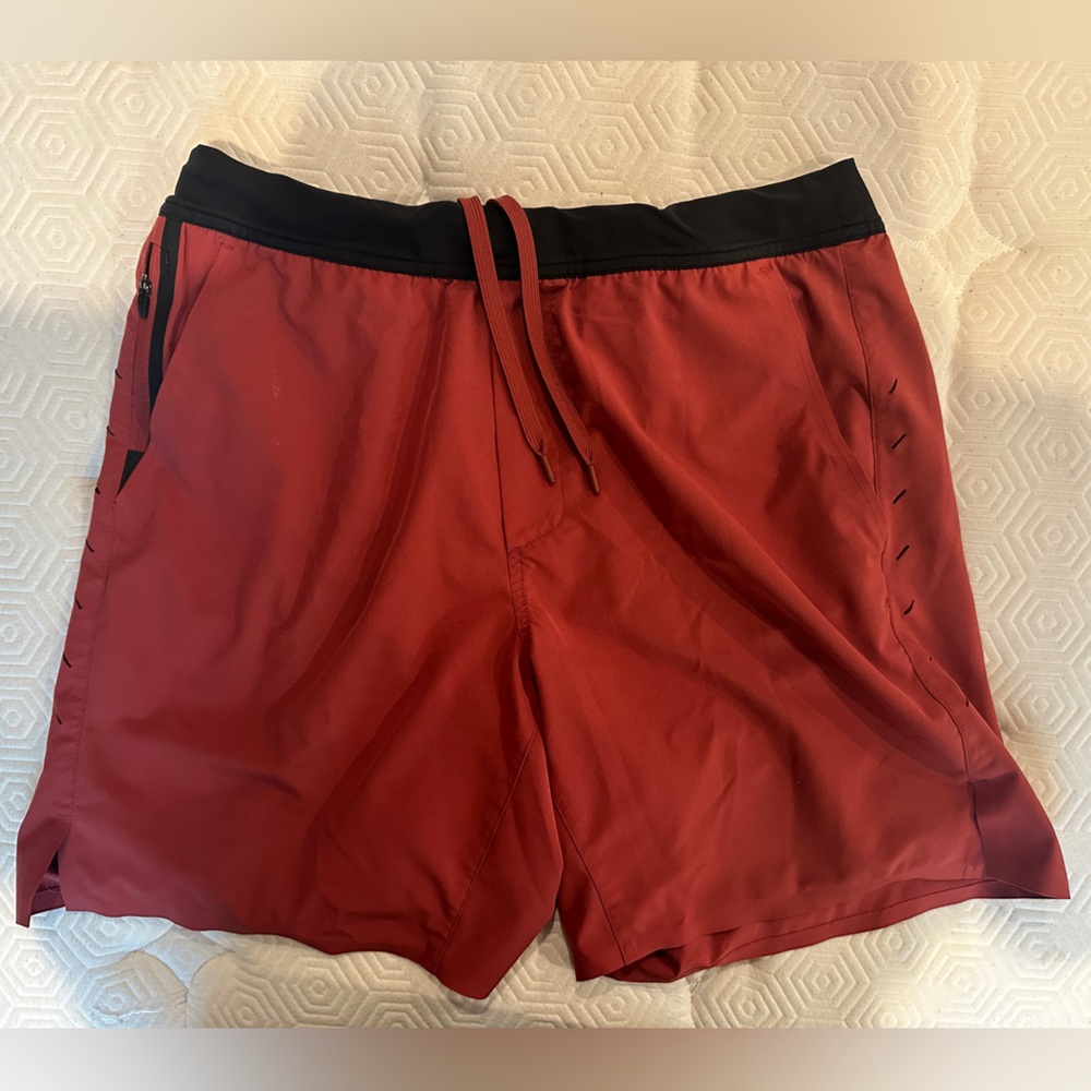 Ten Thousand 7” Interval short. Size Large